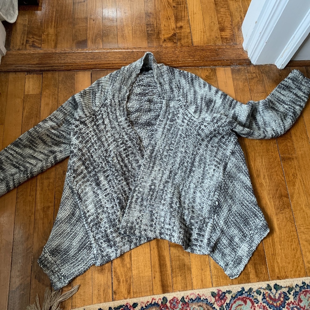 Gorgeous abs snuggly Ann Taylor sweater. Never worn. Retsil 140